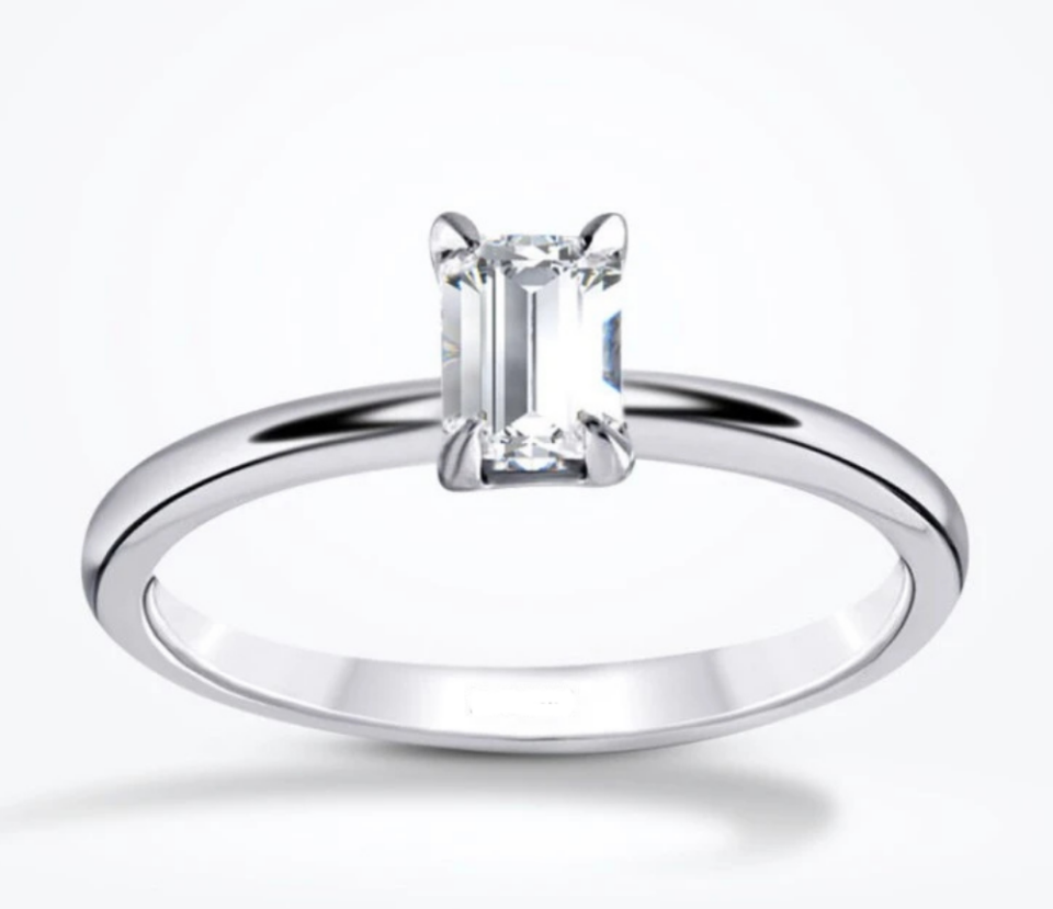 0.40 Karat E VS1 Laboratuvar Pırlanta Emerald Tektaş Yüzük