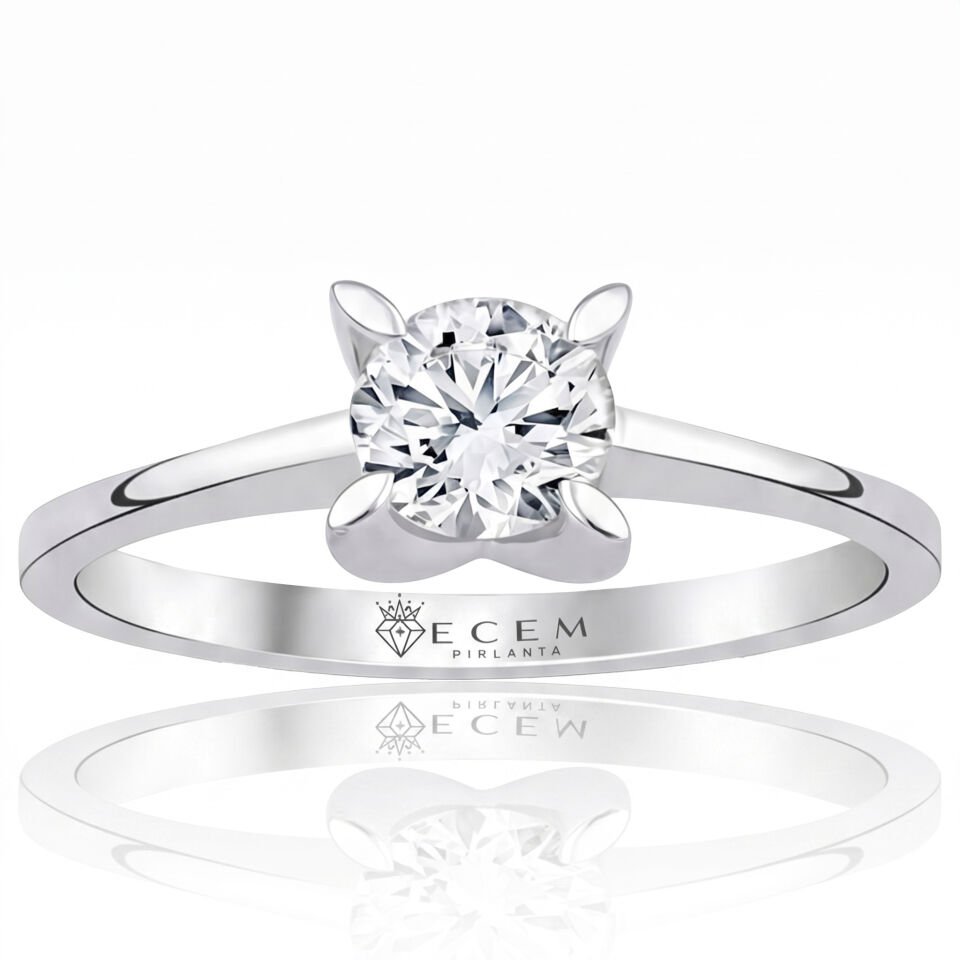 0.90 Carat E VS1 Lab-Diamond Solitaire Ring