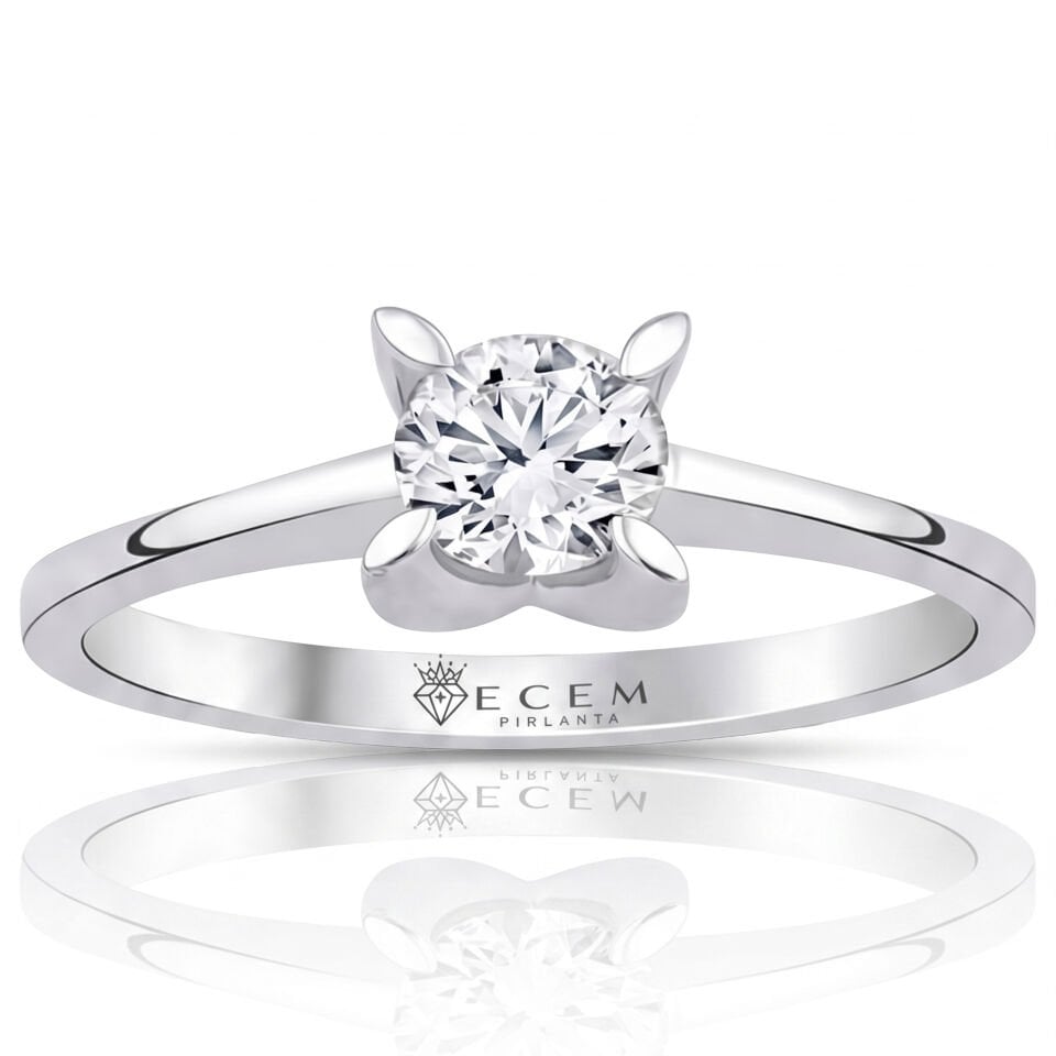 0.80 Carat E VS Lab-Diamond Solitaire Ring
